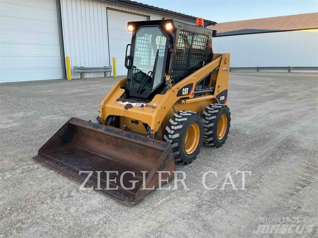 CAT 226B3 滑移轉向裝載機