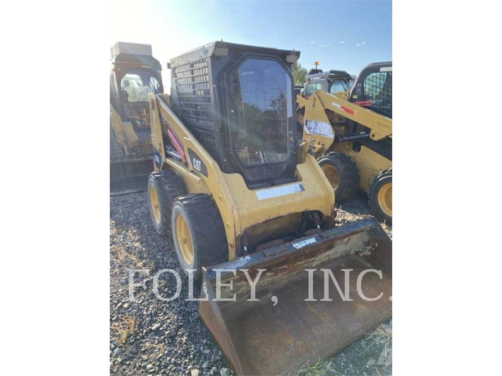 CAT 226B3 滑移轉向裝載機