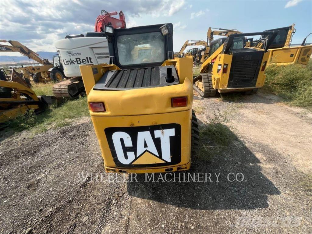 CAT 226B3 C3 滑移轉向裝載機