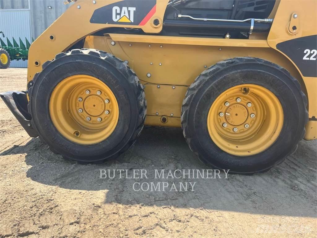 CAT 226B3 C3S2 滑移轉向裝載機