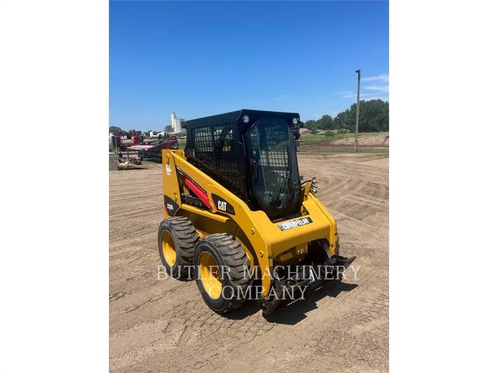 CAT 226B3 C3S2 滑移轉向裝載機