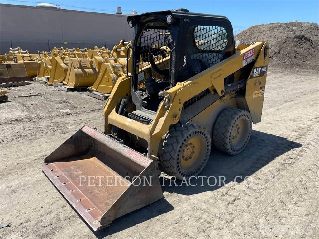 CAT 226D 滑移轉向裝載機