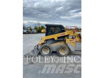 CAT 226D 滑移轉向裝載機