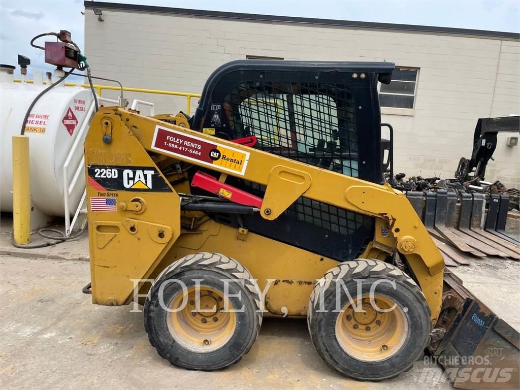 CAT 226D 滑移轉向裝載機