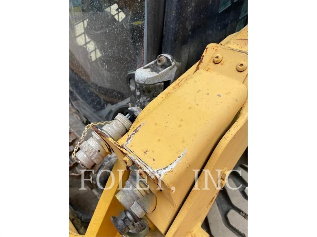 CAT 226D 滑移轉向裝載機