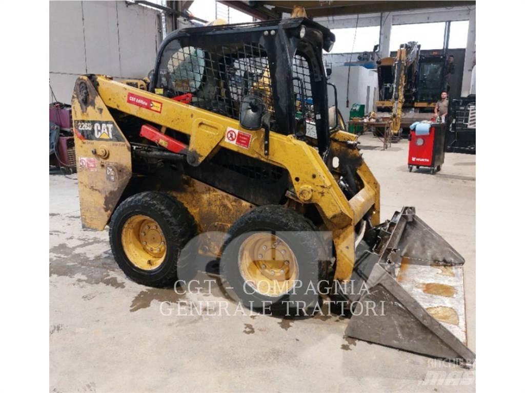 CAT 226D 滑移轉向裝載機