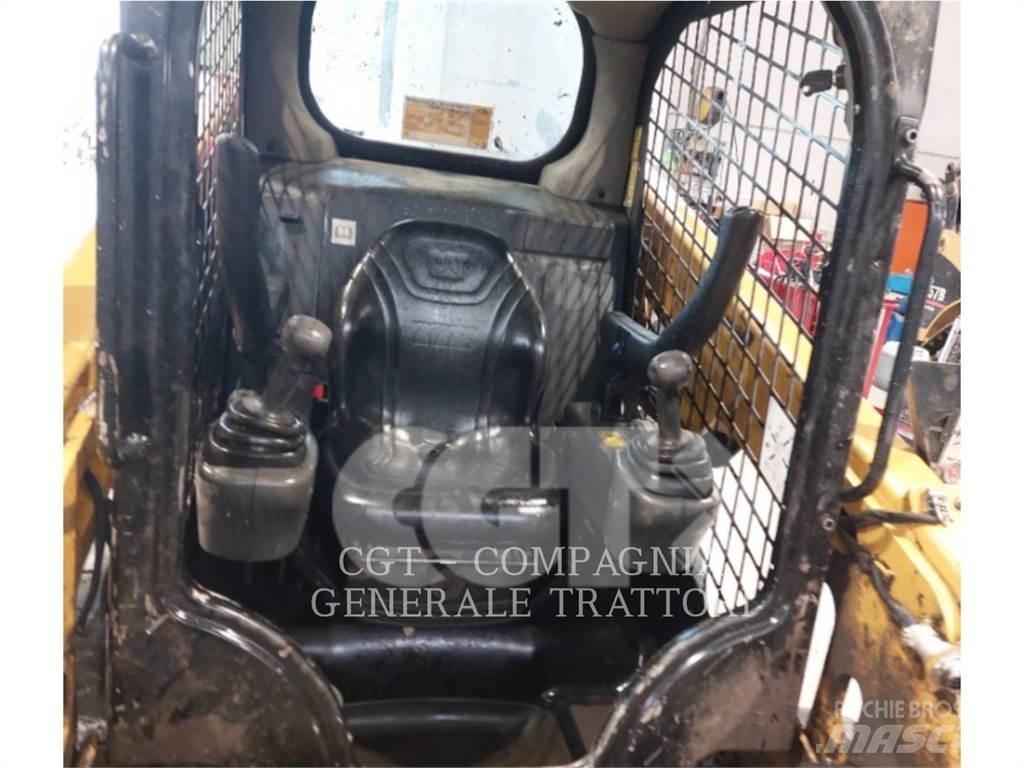 CAT 226D 滑移轉向裝載機
