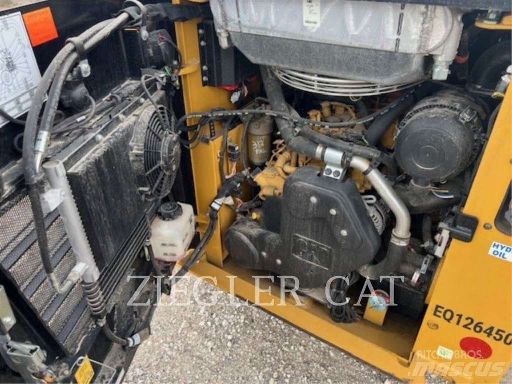 CAT 226D 滑移轉向裝載機