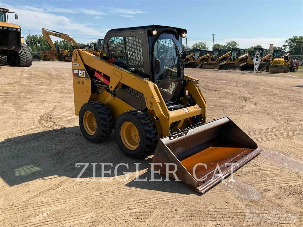 CAT 226D 滑移轉向裝載機