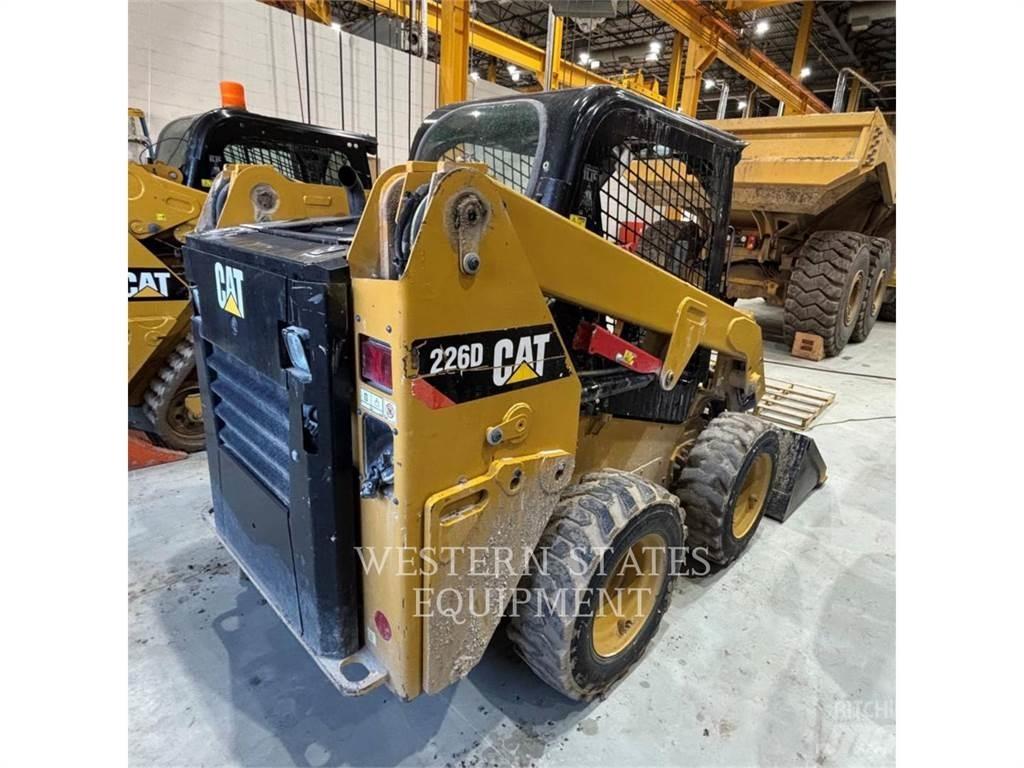 CAT 226D 滑移轉向裝載機