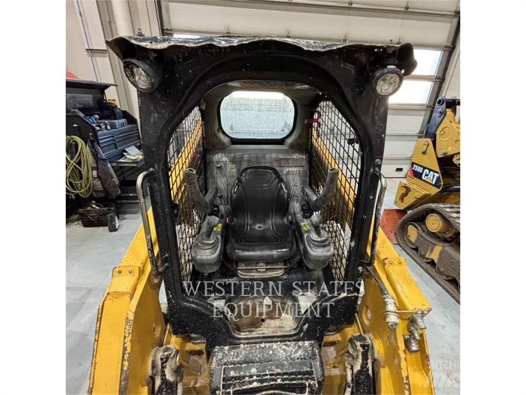 CAT 226D 滑移轉向裝載機