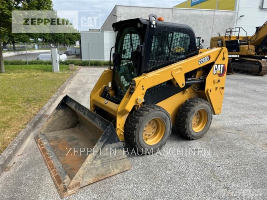 CAT 226D 滑移轉向裝載機