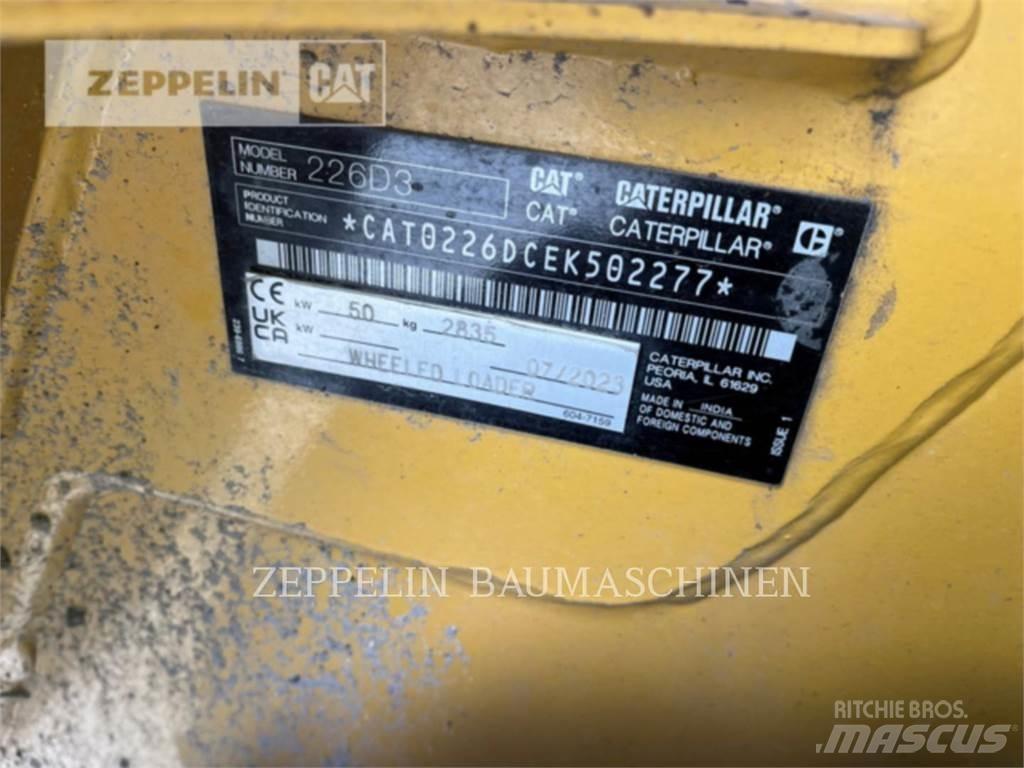 CAT 226D 滑移轉向裝載機
