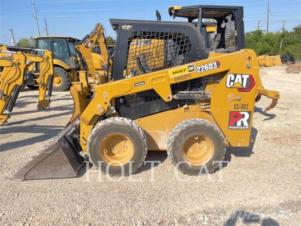 CAT 226D 滑移轉向裝載機