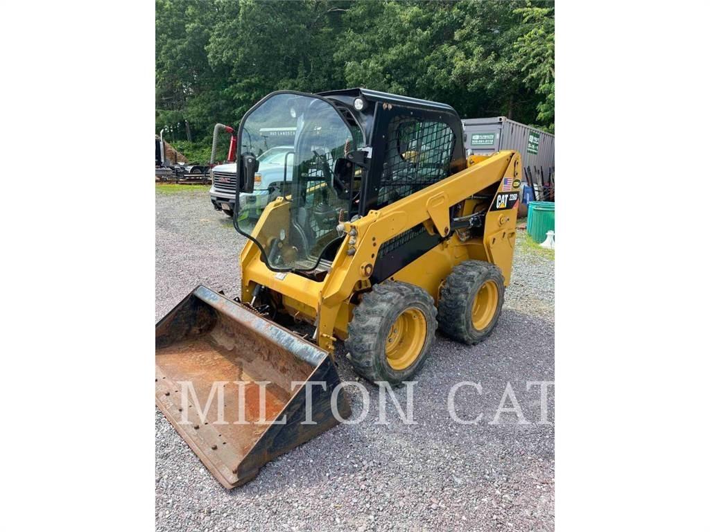 CAT 226D 滑移轉向裝載機