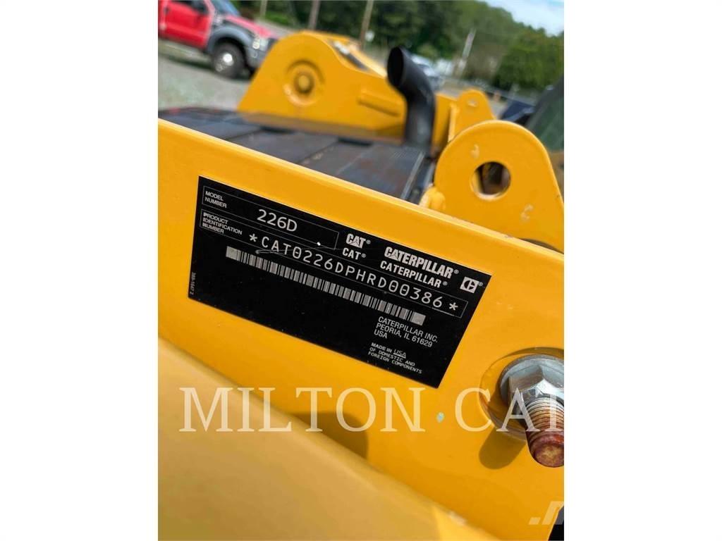 CAT 226D 滑移轉向裝載機