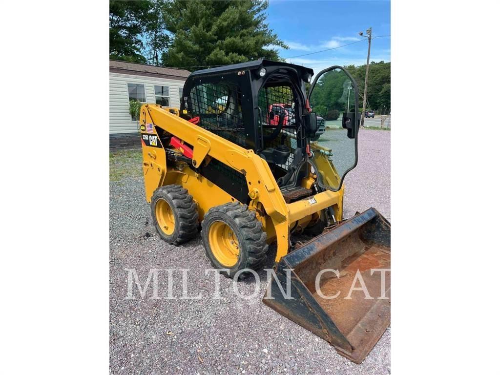CAT 226D 滑移轉向裝載機