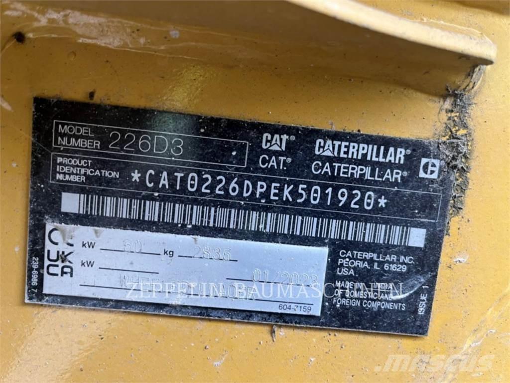 CAT 226D 滑移轉向裝載機