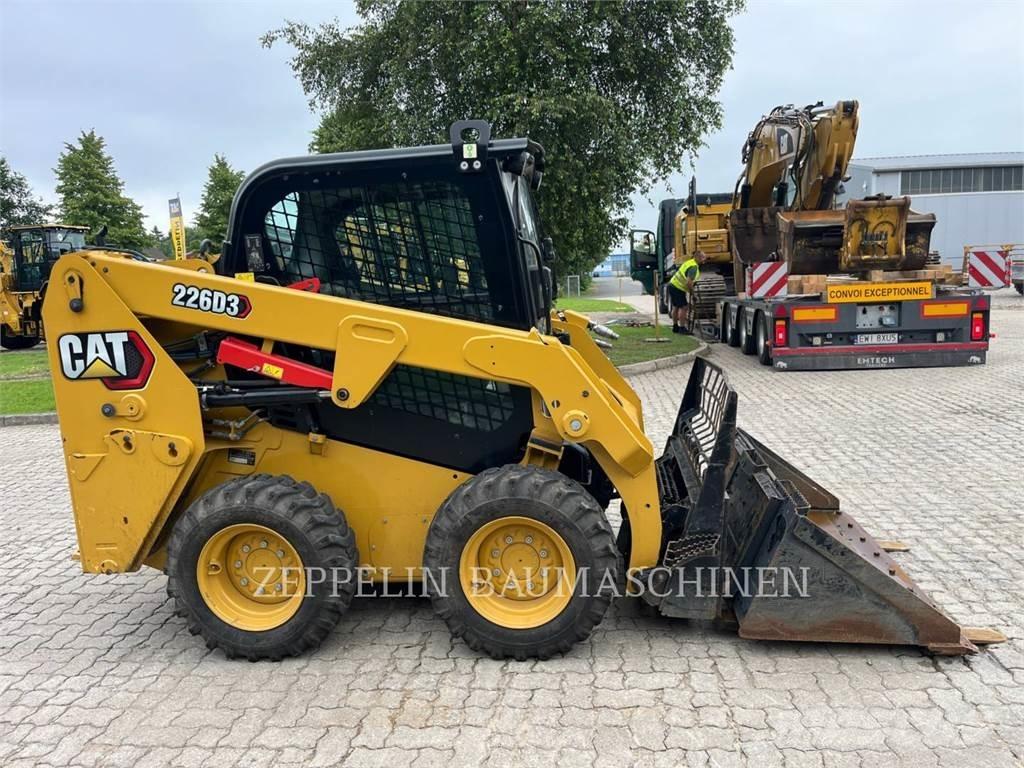 CAT 226D 滑移轉向裝載機