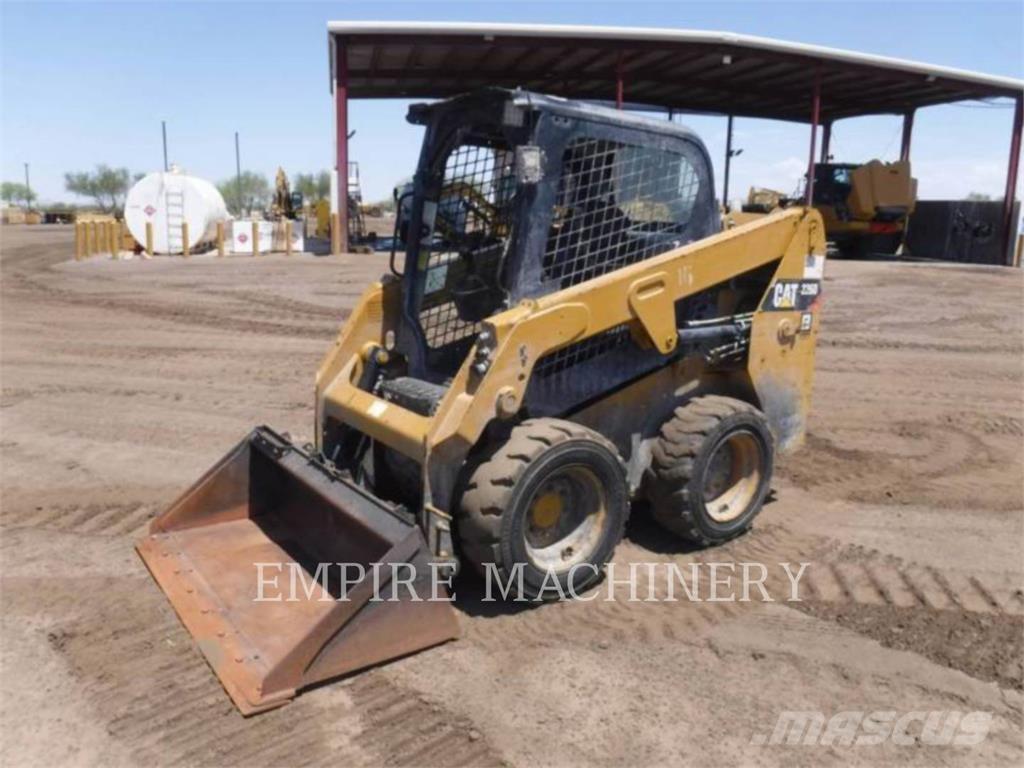 CAT 226D 滑移轉向裝載機