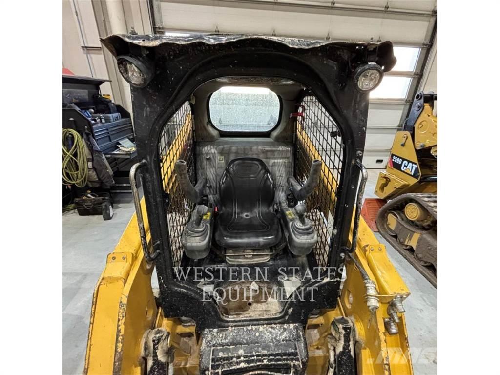 CAT 226D 滑移轉向裝載機