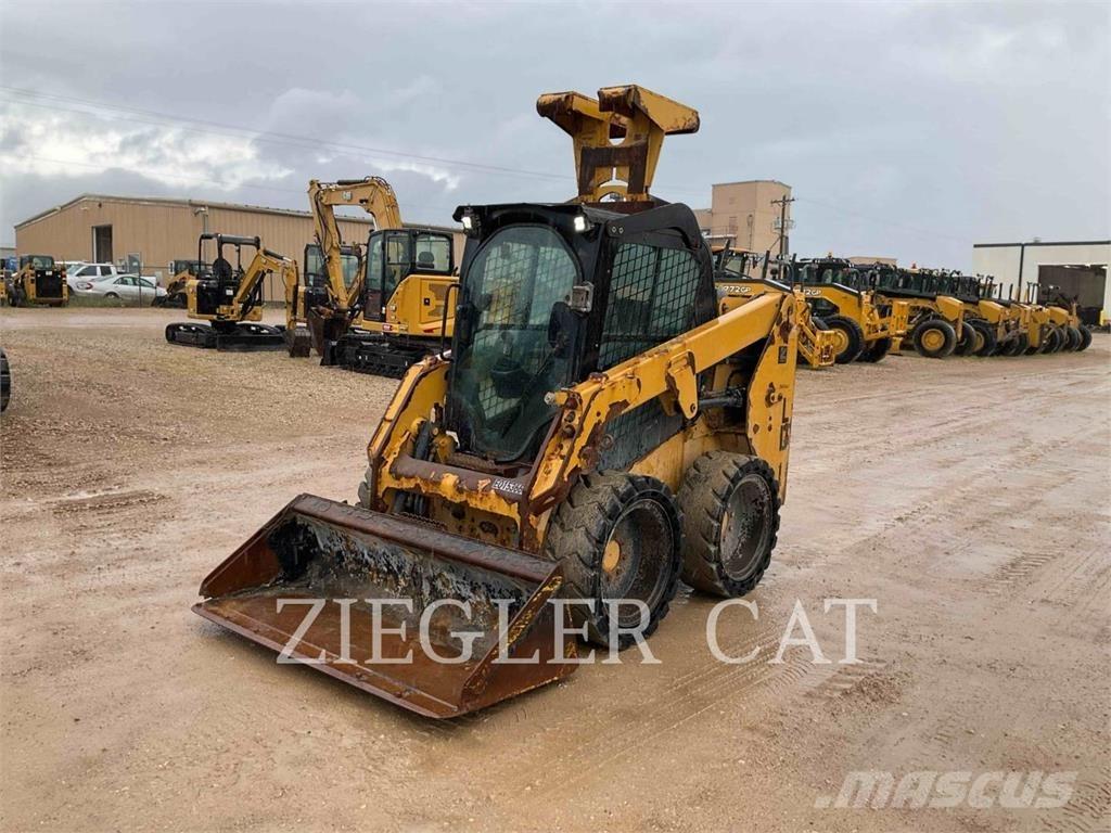 CAT 226D 滑移轉向裝載機