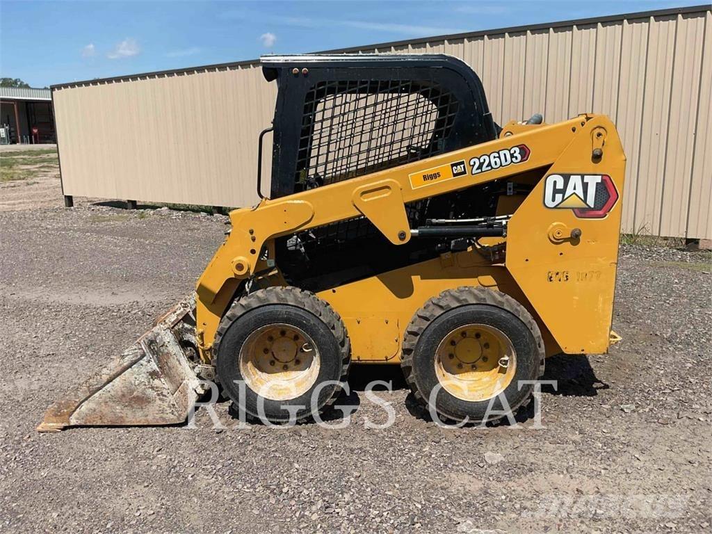 CAT 226D 滑移轉向裝載機