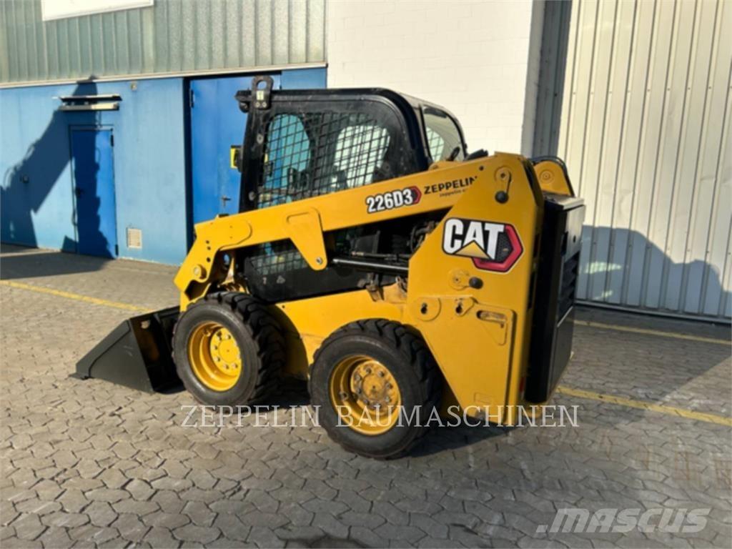 CAT 226D 滑移轉向裝載機