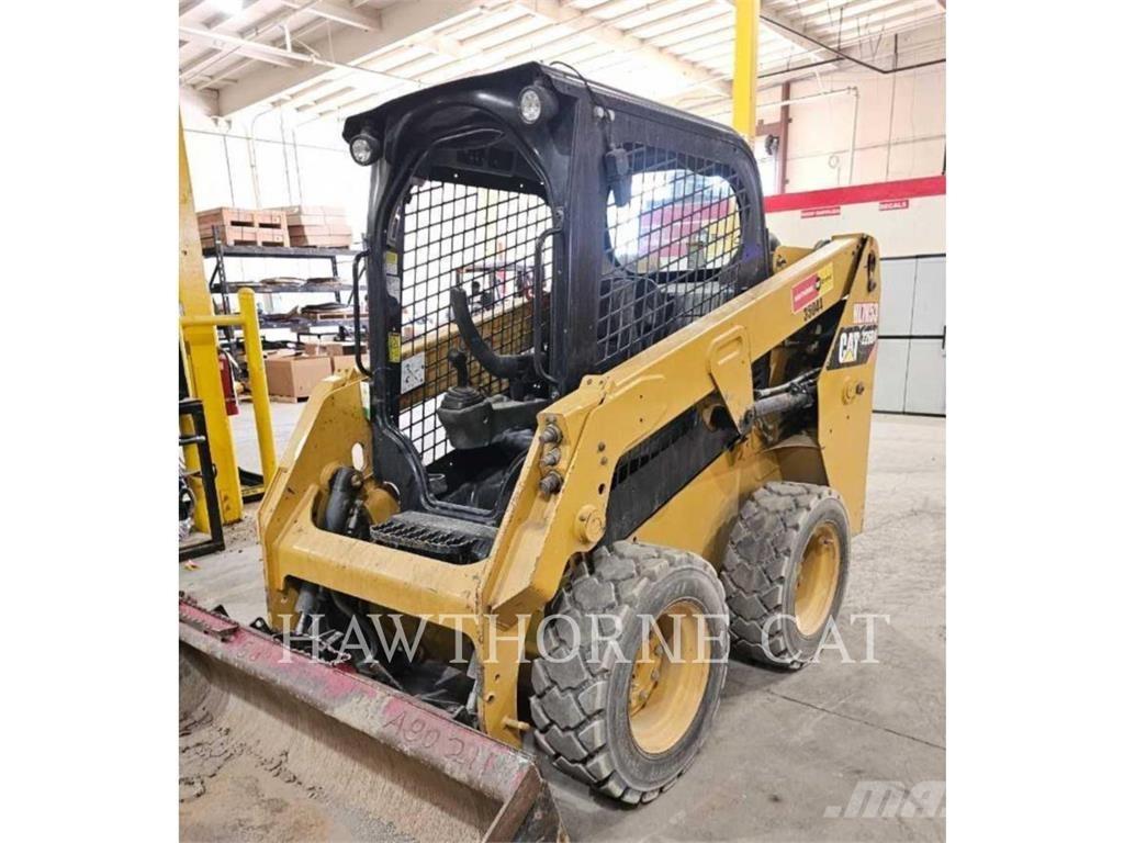 CAT 226D 滑移轉向裝載機
