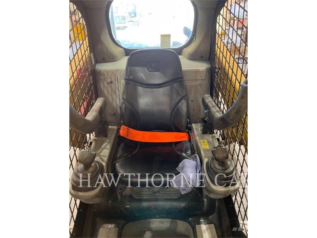 CAT 226D 滑移轉向裝載機
