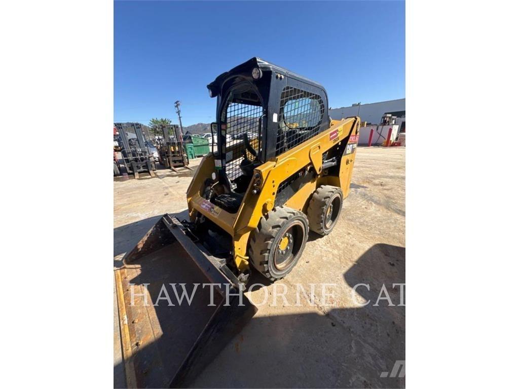 CAT 226D 滑移轉向裝載機