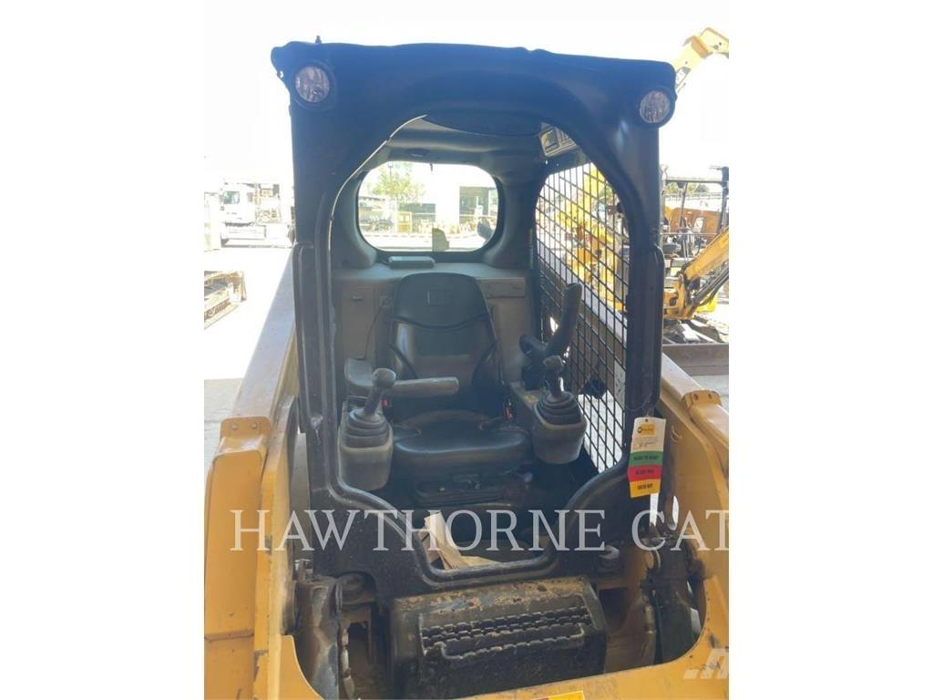 CAT 226D 滑移轉向裝載機