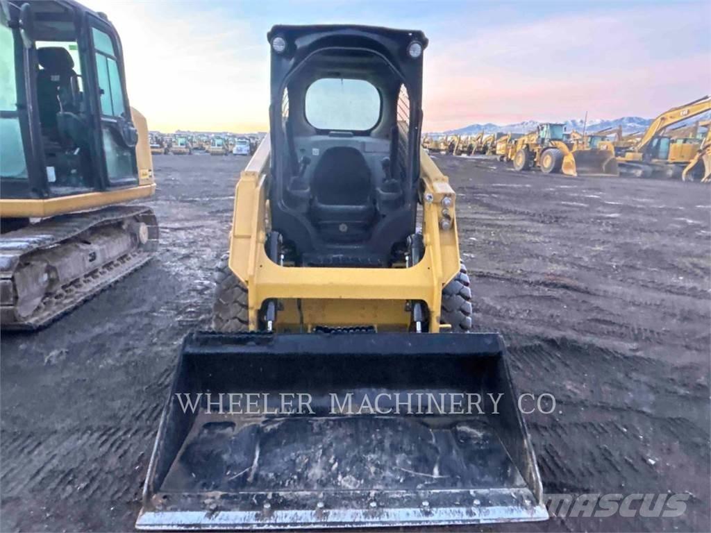 CAT 226D C1-H2 滑移轉向裝載機