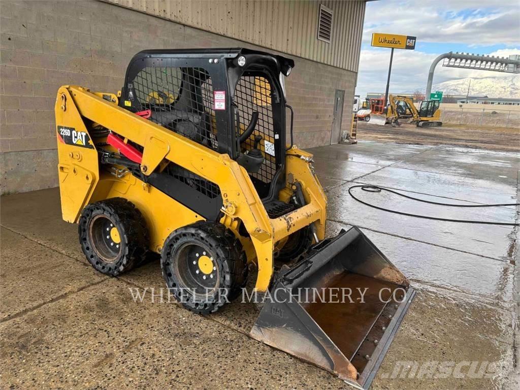 CAT 226D C1-H2 滑移轉向裝載機