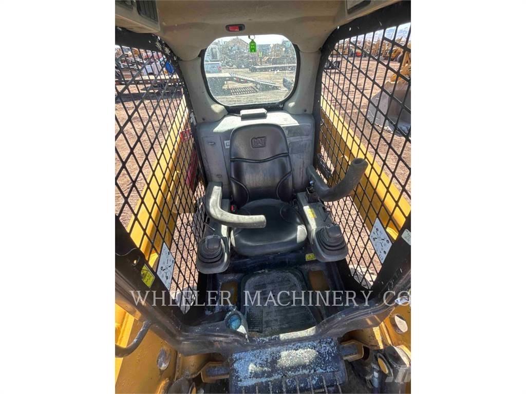 CAT 226D C1-H2 滑移轉向裝載機