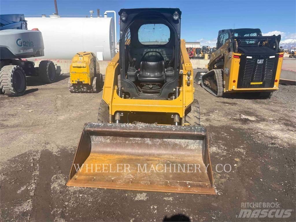 CAT 226D C1-H2 滑移轉向裝載機