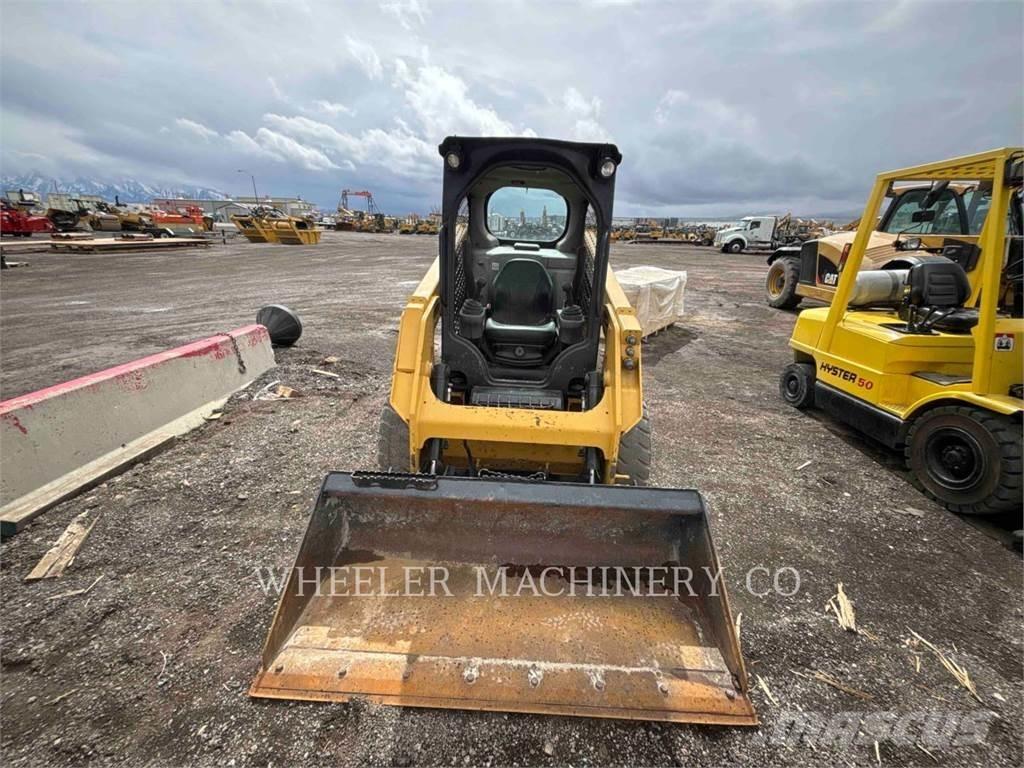 CAT 226D C1-H2 滑移轉向裝載機