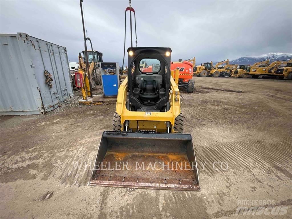 CAT 226D C1-H2 滑移轉向裝載機
