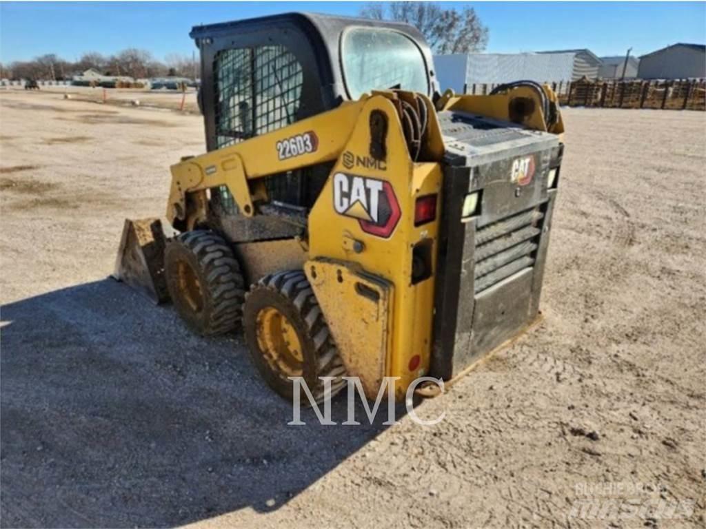 CAT 226D3 滑移轉向裝載機