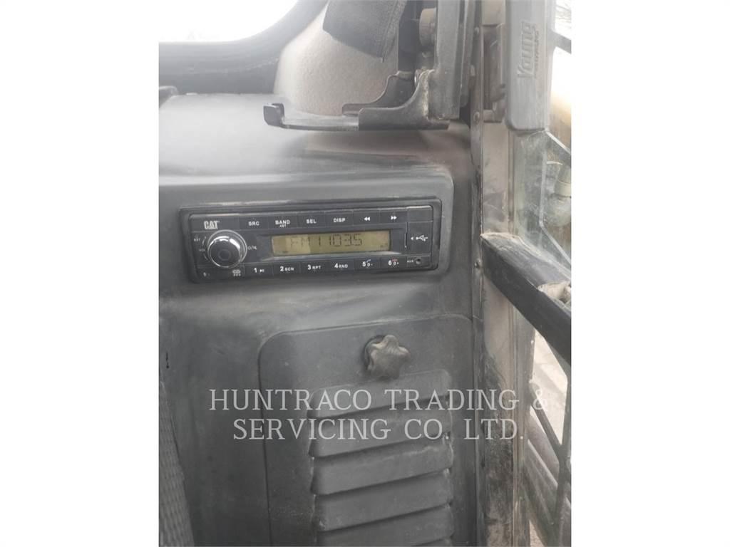 CAT 226D3 滑移轉向裝載機