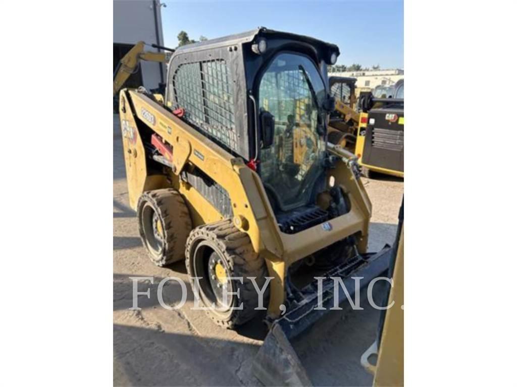 CAT 226D3 滑移轉向裝載機