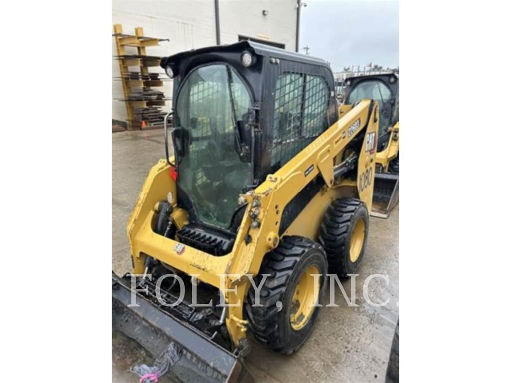 CAT 226D3 滑移轉向裝載機
