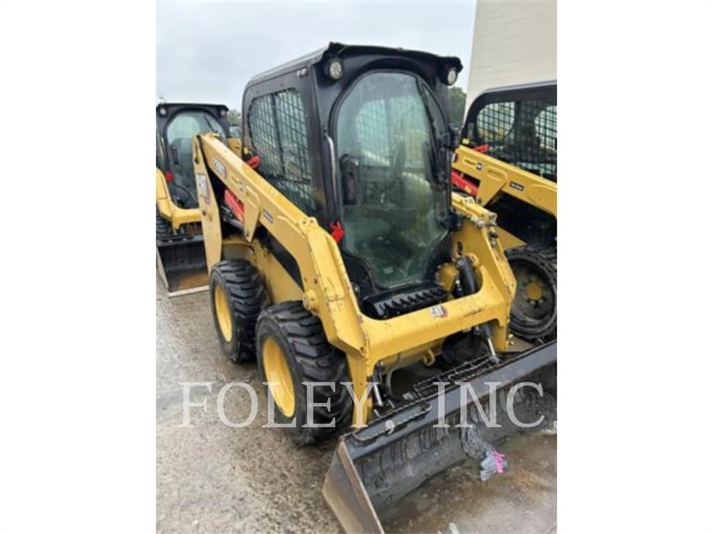 CAT 226D3 滑移轉向裝載機