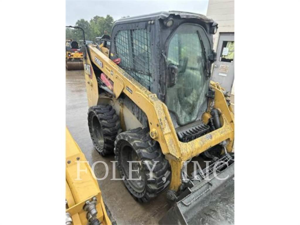 CAT 226D3 滑移轉向裝載機