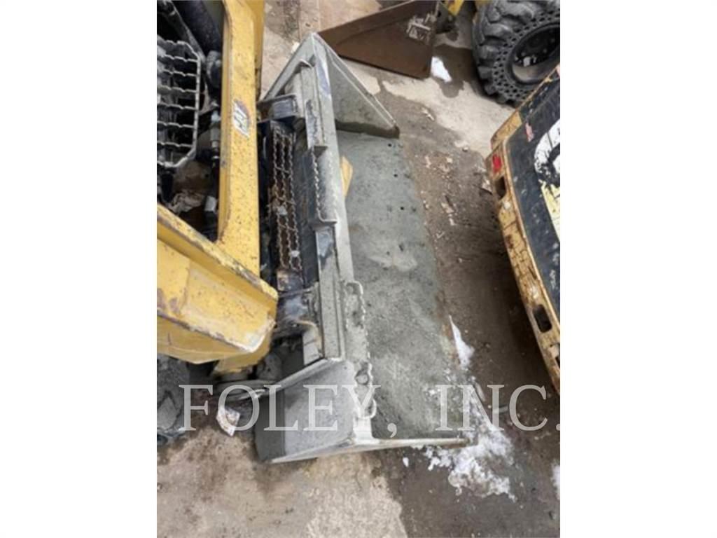 CAT 226D3 滑移轉向裝載機