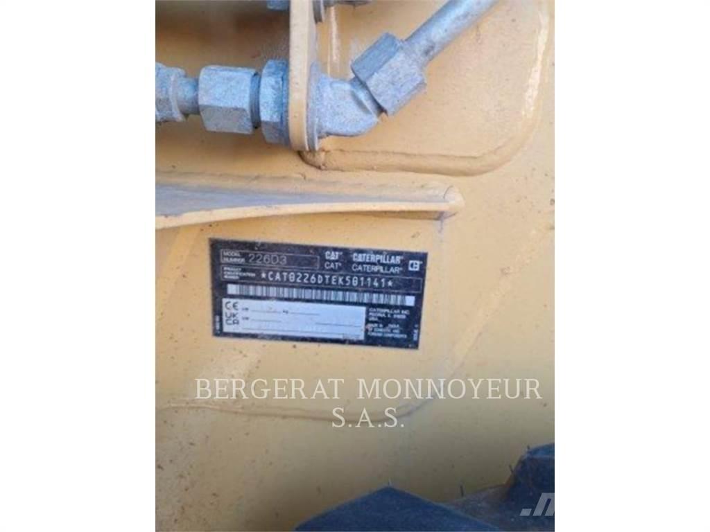 CAT 226D3 滑移轉向裝載機