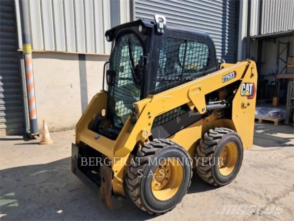 CAT 226D3 滑移轉向裝載機