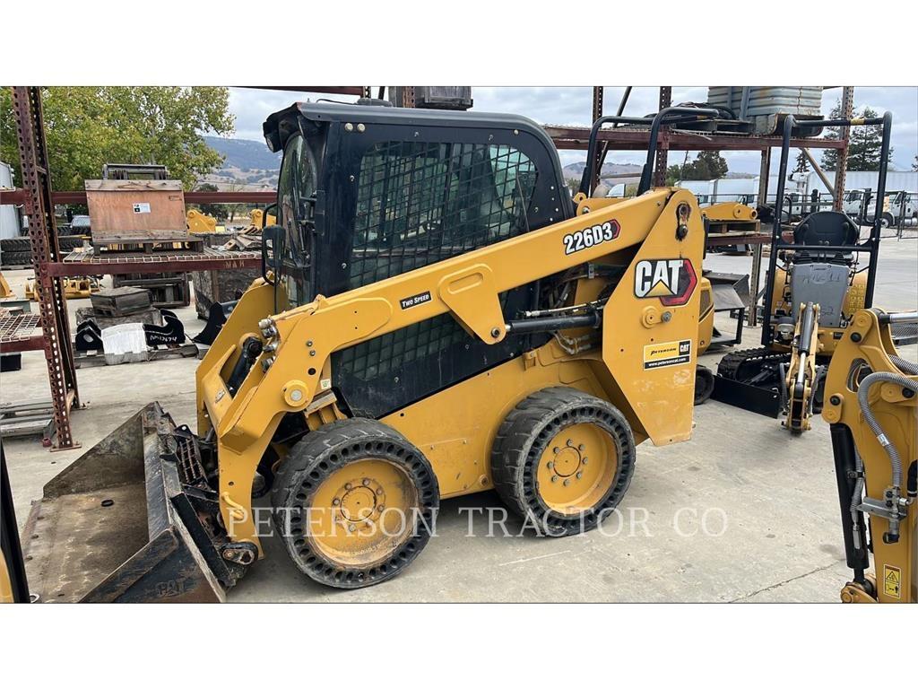 CAT 226D3 滑移轉向裝載機