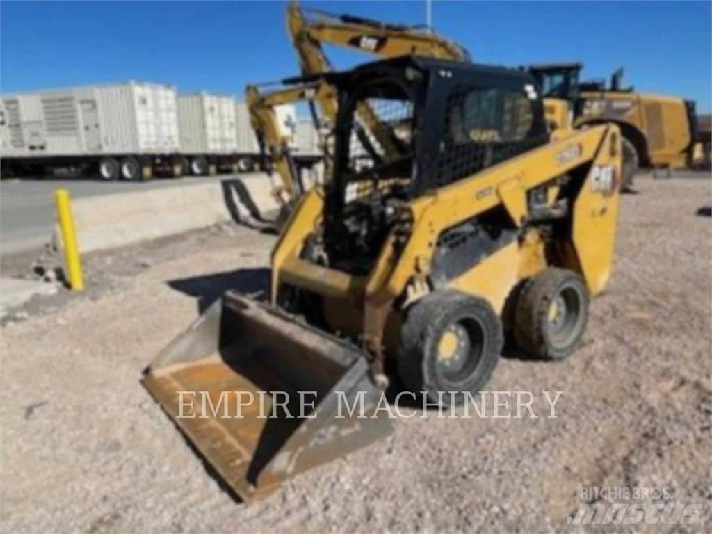 CAT 226D3 滑移轉向裝載機