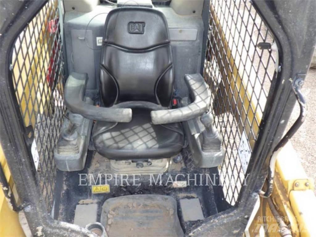 CAT 226D3 滑移轉向裝載機